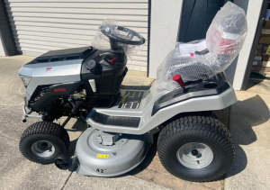 Murray MT200 42 in. 19.0 HP 540cc EX1900 Series Briggs and Stratton Engine Automatic Gas Riding Lawn Tractor Mower