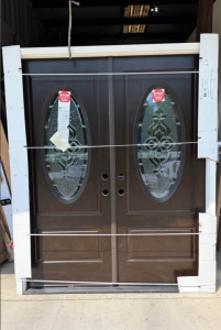 Feather River Doors74 in.x81.625 in. Silverdale Brass 3/4 Oval Lt Stained Chestnut Mahogany Right-Hand Fiberglass Double Prehung Front Door